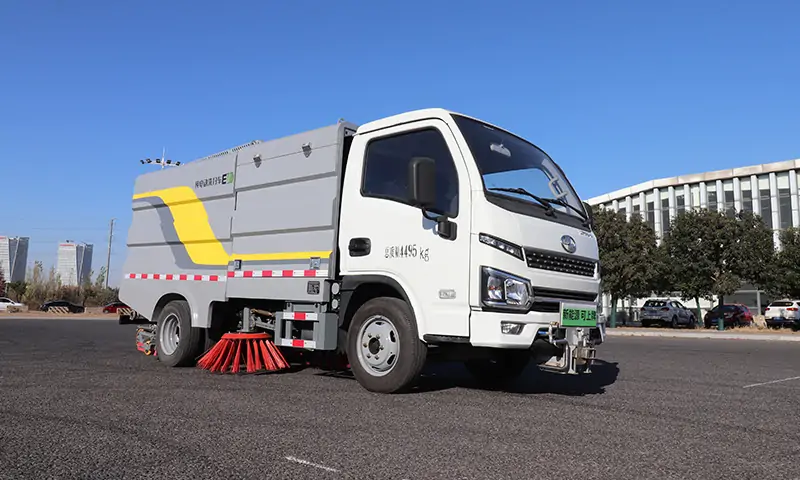 新能源洗掃車落地山東環衛 助力城市綠色發展